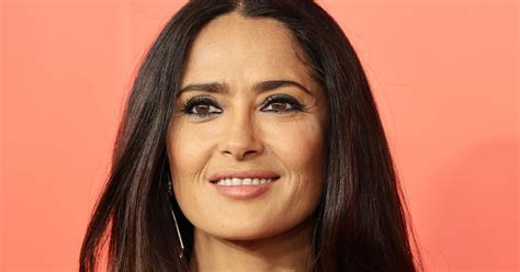 salma hayek flashes|Salma Hayek Suffers NSFW Wardrobe Malfunction on Instagram。